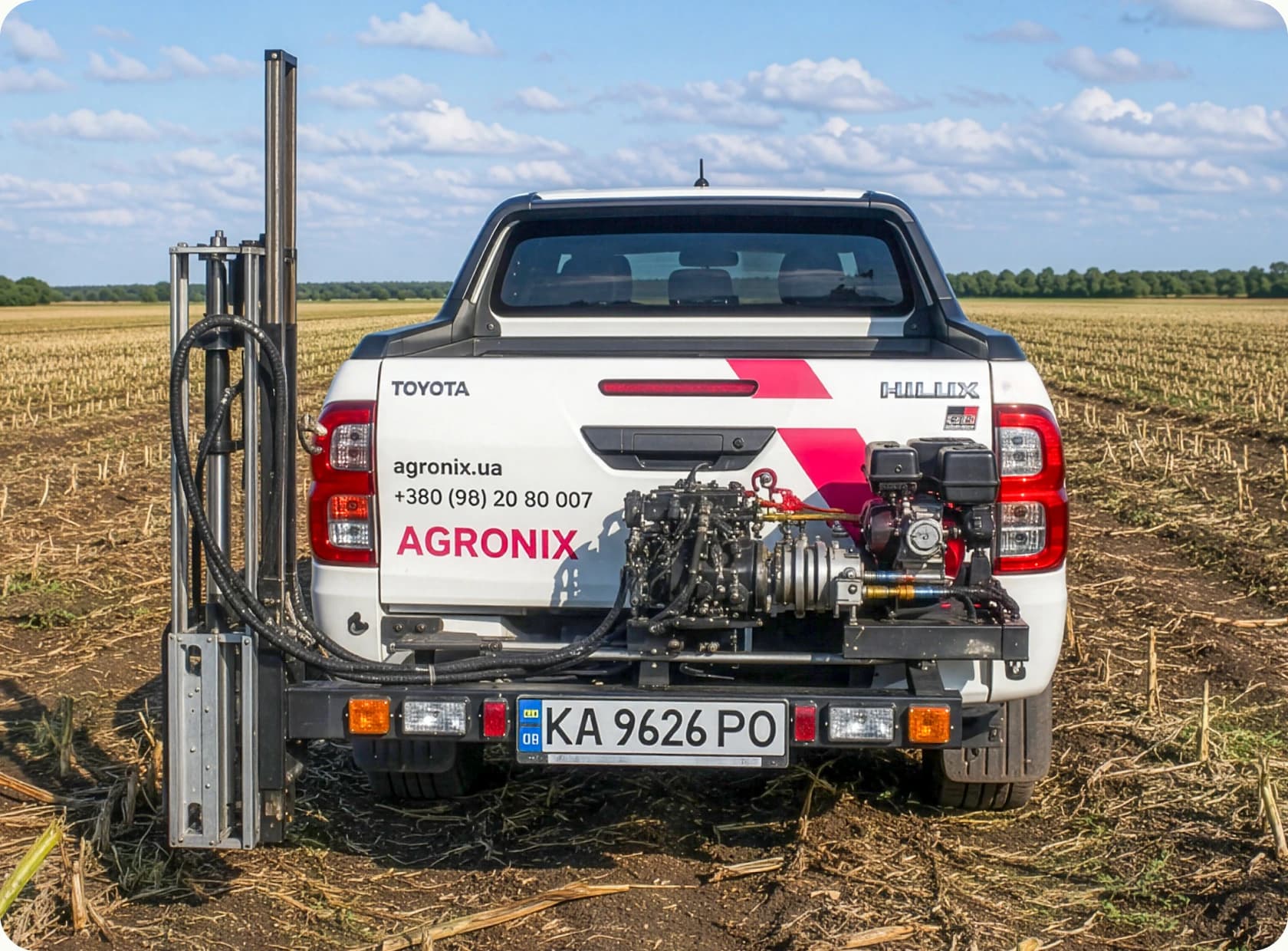 Пікап Agronix з обладнанням для механізованого відбору зразків ґрунту в полі